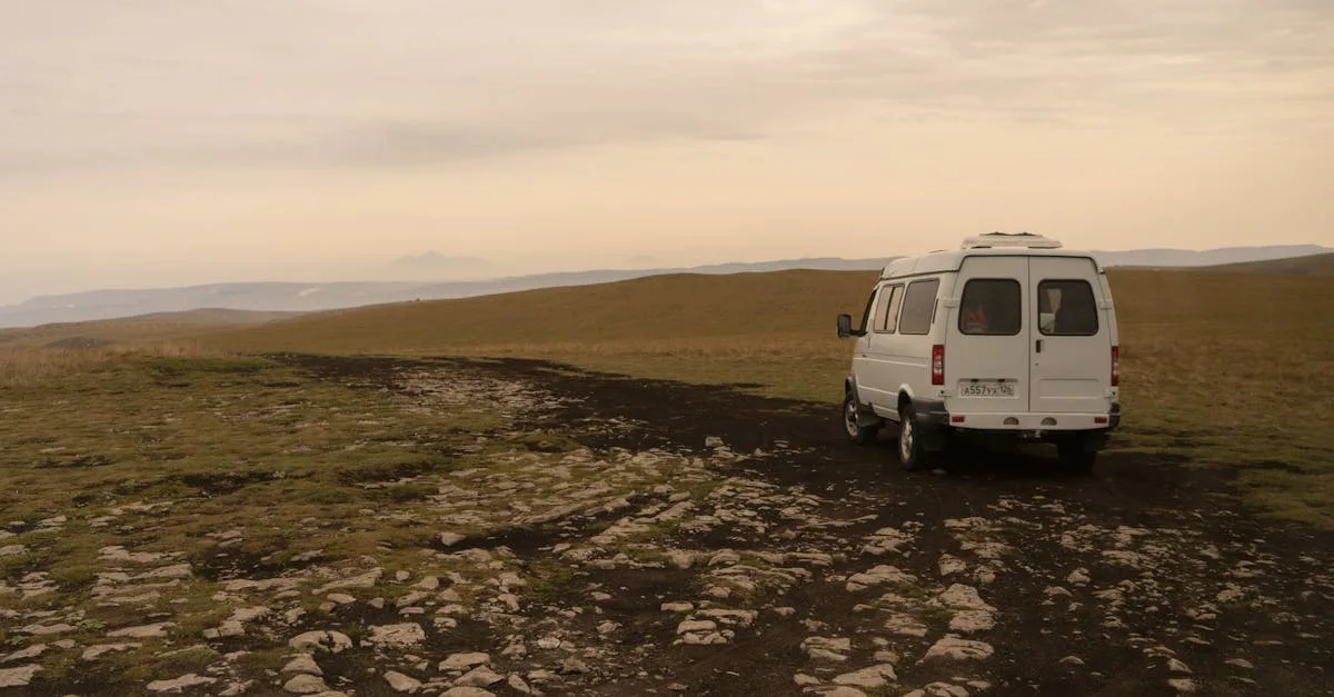 découvrez nos conseils essentiels pour la vie en van : organisation, équipements indispensables et astuces pour voyager en toute liberté.